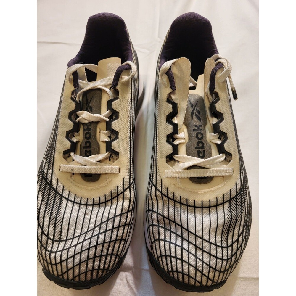 Reebok mens 6.5 Sneakers, White And Black, Very Good Used Condition